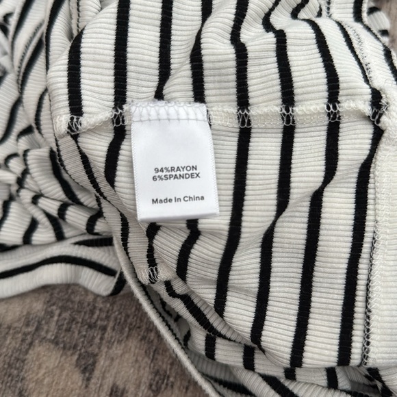 Evereve Striped Stretchy Top - Picture 4 of 4